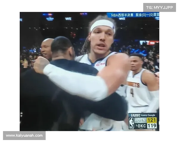 戈登上篮遭封盖 威少接球底角三分精准命中助攻威猛